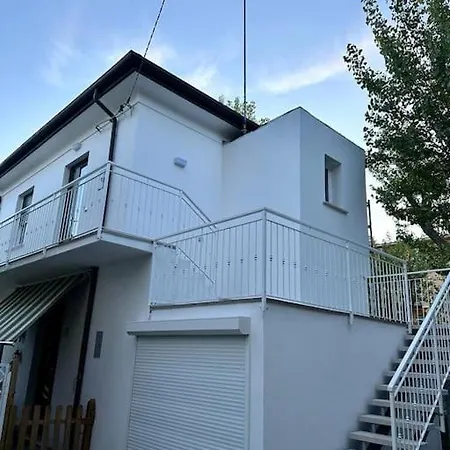 A Pochi Passi Dal Mare Apartment *